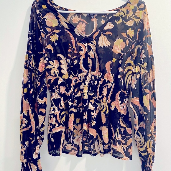 Mesh, long sleeved guess blouse - Picture 1 of 2